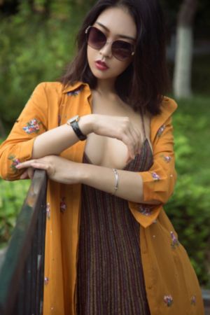 嗯啊厨房呻吟闺蜜男友是做什么的_电影无删减版